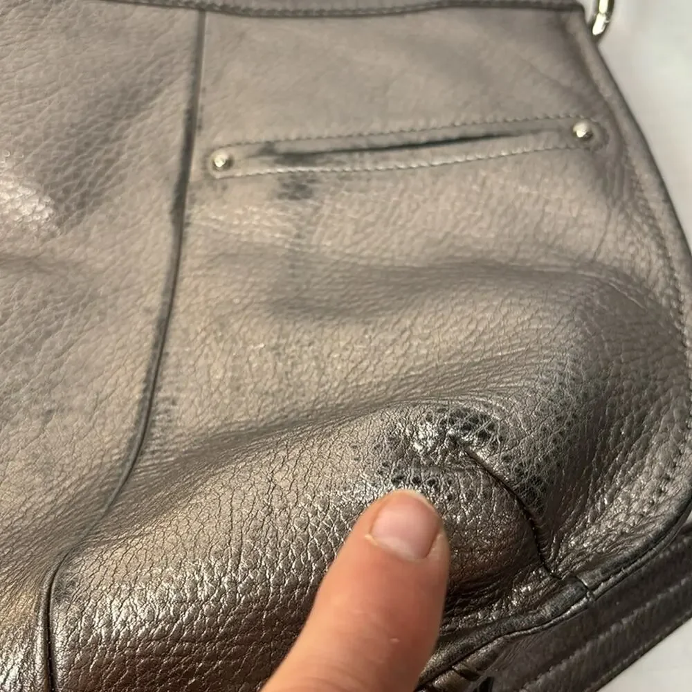 B MAKOWSKY, Metallic Silver soft pebble leather crossbody bag. BEAUTIFUL BAG
